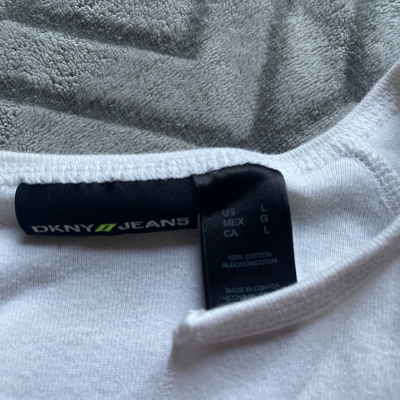 REALLY CUTE DKNY QUARTER SLEEVE TEE V NOTCHED NECK WITH DKNY JEANS ON FRONT SZ L - Picture 3 of 5